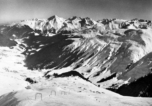 Postkarte: Cuolm Val, 1960er-Jahre - [url=http://www.jacomet.ch/themen/skilift/album/thumbnails.php?album=24]mehr dazu hier[/url]
