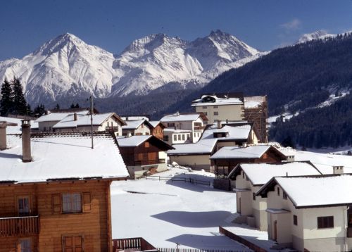 Sedrun, Herbst 1971 (man beachte die hässlichen Neubauten am Dorfrand)
