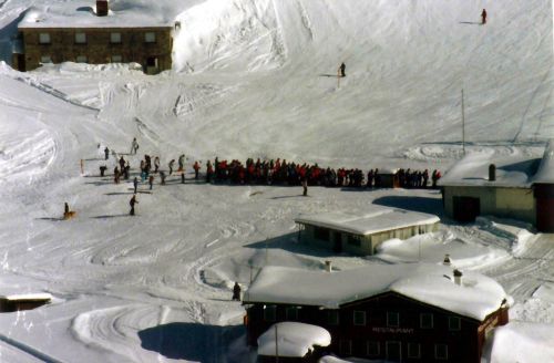 Skilift Calmut, März 1985 - [url=http://www.jacomet.ch/themen/skilift/album/thumbnails.php?album=153]mehr dazu hier[/url]
