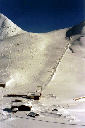 Skilift Calmut, März 1985 - [url=http://www.jacomet.ch/themen/skilift/album/thumbnails.php?album=153]mehr dazu hier[/url]
