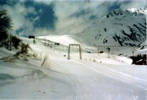 Skilift Dieni-Milez, April 1986 - [url=http://www.jacomet.ch/themen/skilift/album/thumbnails.php?album=23]mehr dazu hier[/url]
