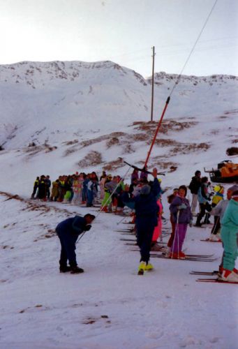 6. Februar 1990: Beim Skilift Dieni-Milez Anbügeln auf Höhe Planatsch
