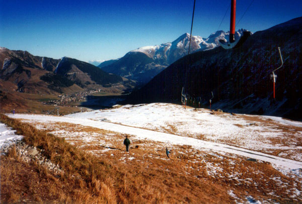 Als es noch keine Schneekanonen gab, hiess es warten, warten... extrem wars z.B. über die Festtage 1989/1990, als fast kein Schnee lag - oder hier im Bild der 18.12.1994
