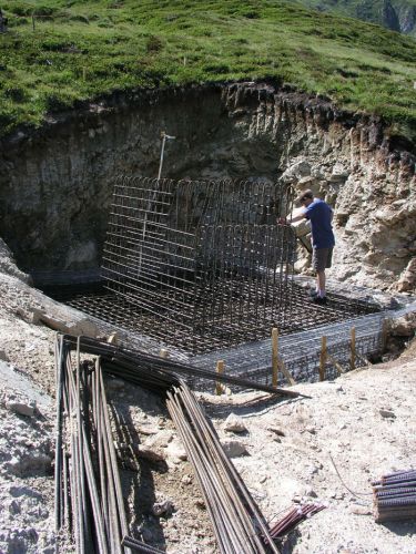 16. Juli 2006, Betonierung eines Mastensockels etwa 300m unterhalb der zukünftigen Bergstation
