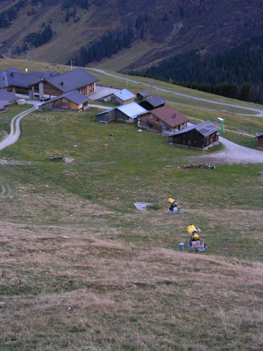 Alles bereit - auch am Plantschlift hängen schon erste Gehänge

