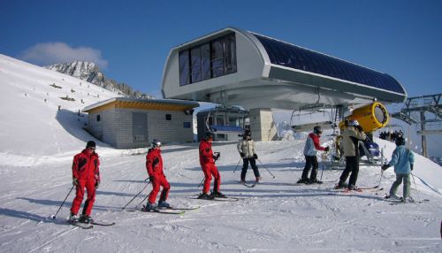 16. Dezember 2006 - Bilder vom Inneren der Bergstation [url=http://www.alpinforum.com/forum/viewtopic.php?t=19407]in diesem Forum[/url]
