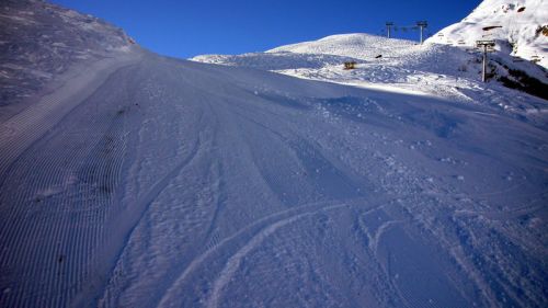 21. Dezember 2007 - Die neue Piste nach Mulinatsch zweigt oberhalb Milez links ab... leider hatte es an Weihnachen 2007 noch recht viele Steine
