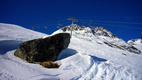Dieser grosse Felsen ist halt im Weg - aber was solls, er kann umfahren werden

