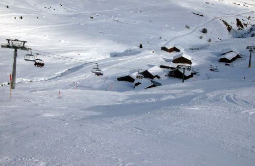 4. Januar 2009, neuste Piste links an den Ställen vorbei

