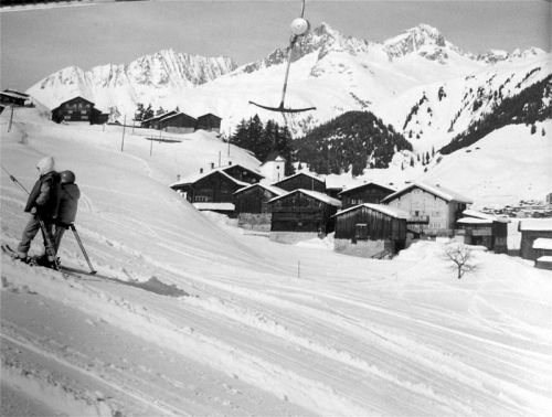 Wohl einer der letzten Betriebswinter des Liftes, Bild aus dem Archiv der Bergbahnen Sedrun, ca. 1995

