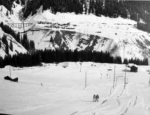 Wohl einer der letzten Betriebswinter des Liftes, Bild aus dem Archiv der Bergbahnen Sedrun, ca. 1995
