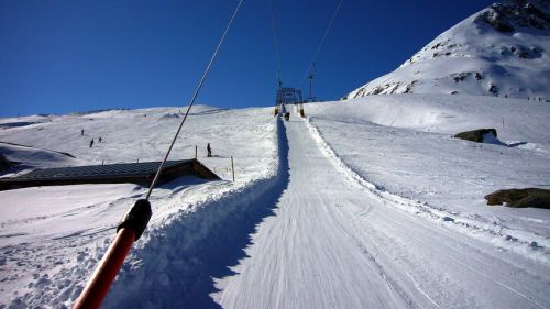 März 2008

