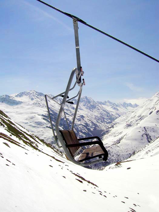 April 2006 - mit Curnera-Staumauer
