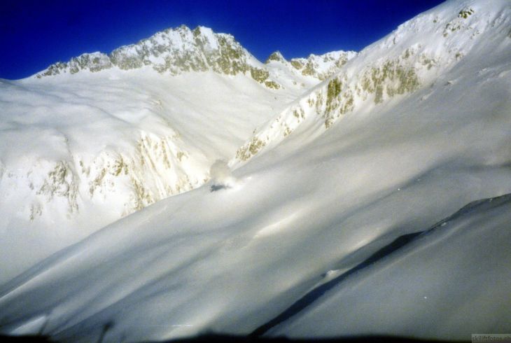 April 1999

