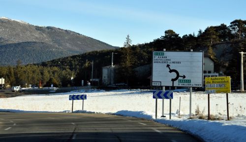 Kurz vor Le Logis du Pin kommen wir auf die Route Napoléon und biegen nach Grasse ab
