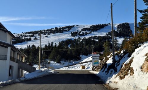 Die Talstation der Skilifte kommt in Sichtweite
