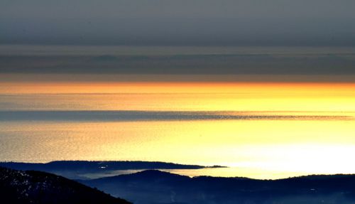Hier kontrastverstärkt: Monte Cinto & Co. vom Festland aus gesehen!
