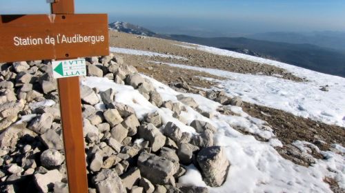 Etwas östlich der Bergstationen
