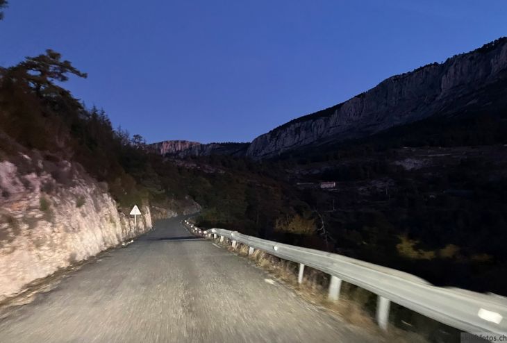 Anfahrt ins Val d'Allos, zwischen Mons und dem Col de Valferrière, 31. Januar 2024
