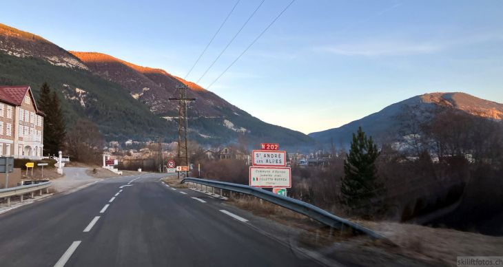 Anfahrt ins Val d'Allos, Saint-André-les-Alpes, 31. Januar 2024
