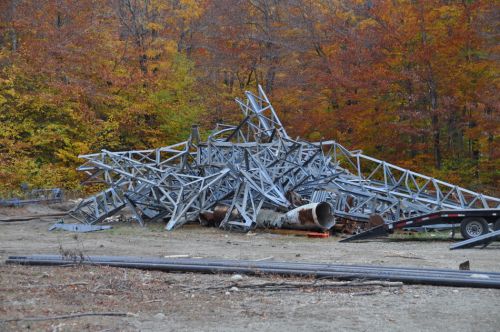 Dieses Bild [url=http://www.jacomet.ch/themen/skilift/album/displayimage.php?album=136&pos=65]erinnert leider an die GMD-Sesselbahn Cungieri[/url]
