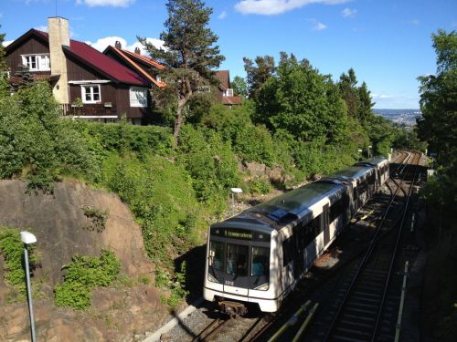 Holmenkollen, Juni 2013 - mit der U-Bahn in die Berge... cool!

