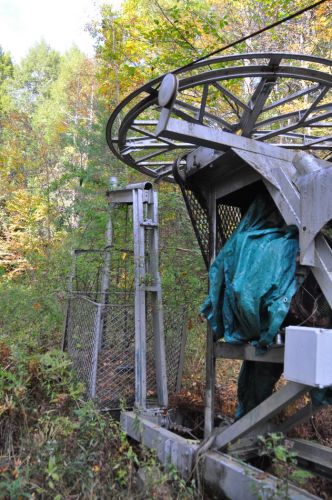 Laut dem Anwohner, der begeistert war, dass er zwei Schweizern begegnet, die nach verrostendem Metall im Wald suchen, sagte, dass es sich wohl um eine Occasion handelte
