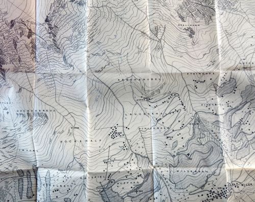 Die Anfänge des Skigebietes Lauchernalp aus Theo Brunners Archiv. Eingezeichnet sind schon die Sesselbahn und der Skilift von Kippel via Haispiel nach Hockenalp. Die Lauchernalp selbst ist noch nicht erschlossen. 
