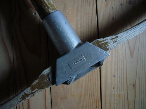 Im Gegensatz zum Prototypen ist die Metallhüsle beschriftet...
