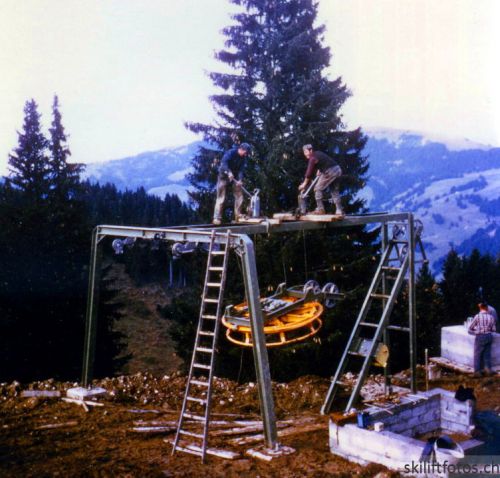 Montage des WSO-Skiliftes Banderettes 1, ca. Anfang 1970er-Jahre (Quelle: Archiv WSO Oewtil / Nachlass W. Städeli)

