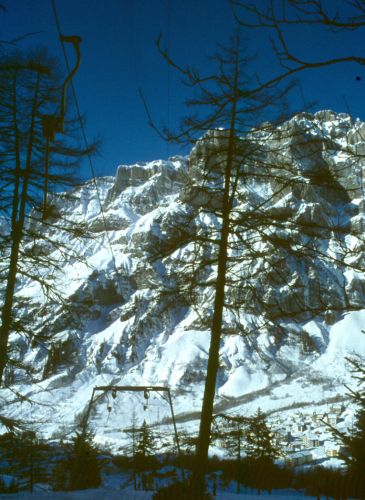 Heute nicht mehr existierender Lift, Dezember 1977 ([url=http://www.berann.com/panorama/archive/image/PN_CH_107.jpg]siehe auch Pistenplan 1976/77[/url])
