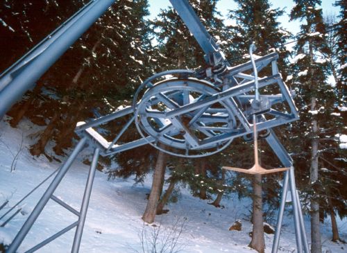 Heute nicht mehr existierender Lift, Dezember 1977 - [url=http://www.alpinforum.com/forum/viewtopic.php?t=14285]laut Diskussion in diesem Forum heisst das Gebiet "obere Maresen"[/url], die Lifte wurden durch eine 4er-Sesselbahn von WSO ersetzt.
