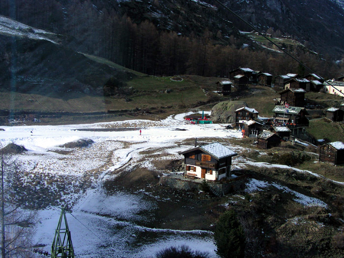 April 2005
