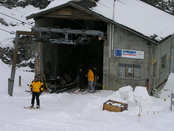 April 2005
