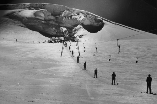 Italienische Lifte auf der Zermatter Gletscherseite in den 1970er-Jahren
