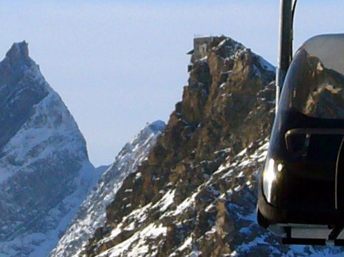 [url=http://www.alpinforum.com/forum/viewtopic.php?t=662]Furggen-Geister-Bergstation[/url] vom Furggsattel aus
