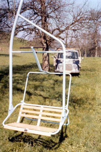 Undatiertes Bild eines Sessels, Städeli-Bus

