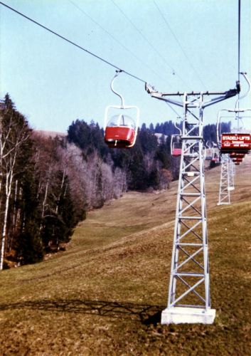 Die neue Sesselbahn Atzmännig ist in Betrieb, ca. Sommer 1971: WSO testet hier die neuen "Gondola"-Sessel (wohl erste Sesseln mit Hauben)
