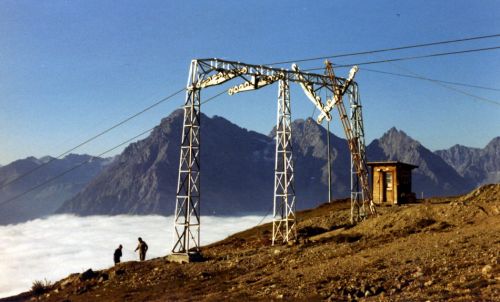 Verdoppelung des Skiliftes Motta Naluns - Schlivera, Scuol, Herbst 1971 (nahe Bergstation). 
