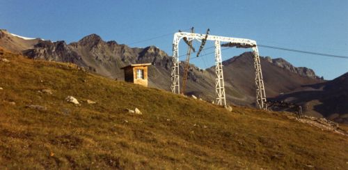 Verdoppelung des Skiliftes Motta Naluns - Schlivera, Scuol, Herbst 1971 (nahe Bergstation). Undatierte Bilder; Datum [url=http://www.jacomet.ch/themen/skilift/album/displayimage.php?pos=-7684]gemäss Dokument der Bergbahnen[/url] verifiziert.
