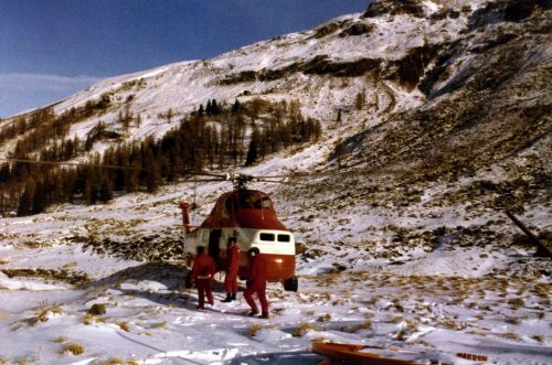 Heli-Montage des Skiliftes Bodmenstafel in Splügen, undatiert, vermutlich 1973
