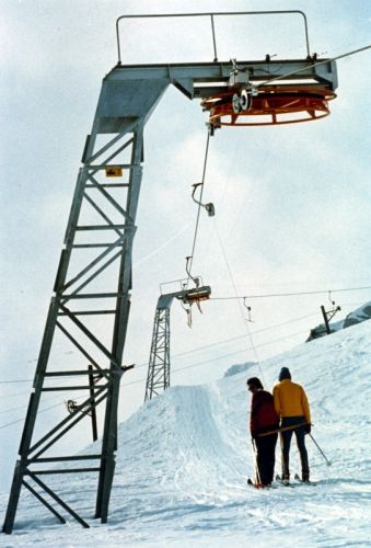 Kurve Skilift Mot da Ri, Scuol, ca. Mitte 1970er-Jahre - noch SL9 mit Holzsitzen!

