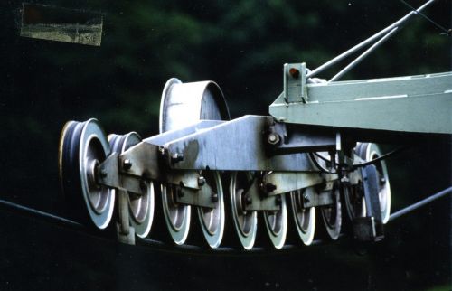 Rollenbatterie an unbekannter Anlage, Februar 1980. Bitte auf der Einzelbildansicht unten einen Kommentar hinterlassen, wenn jemand Genaueres weiss - danke!
